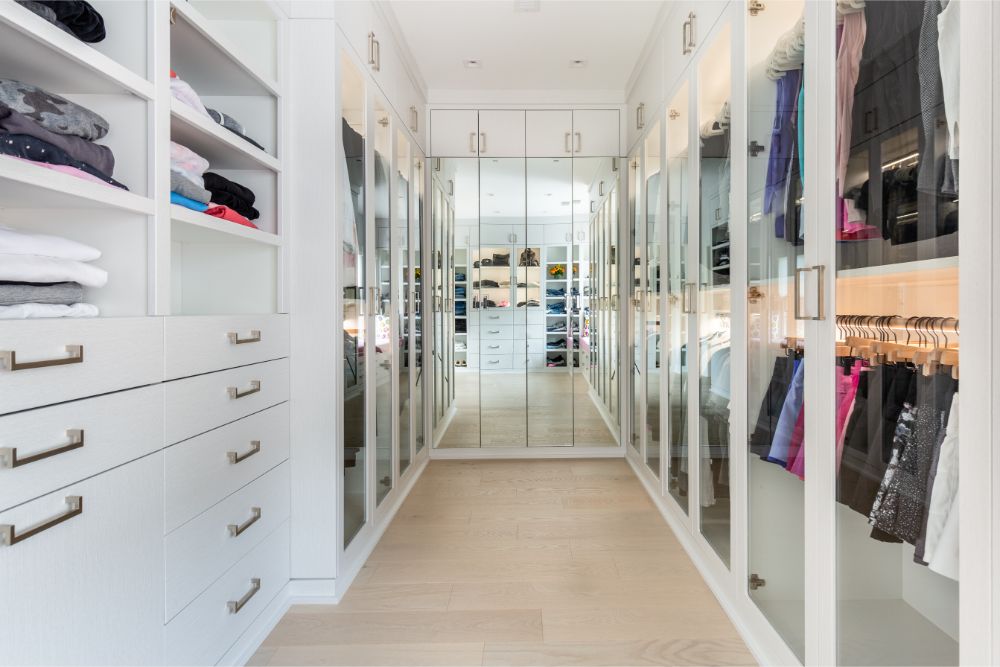 Boutique & Walk-in Closets Boutique & Walk-in Closets
